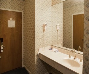 Marina Inn San Francisco - Guest Room Sink Area