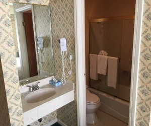 Marina Inn San Francisco - Guest Sink and Bathroom