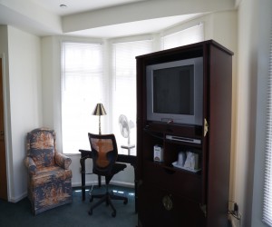 Marina Inn San Francisco - TV Armoire and Desk in Queen Bedroom